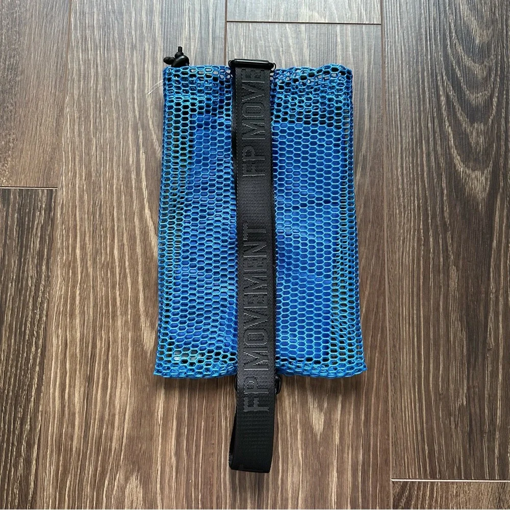 🆕 Free People Unisex Blue Mini Mesh Sling Bag - Picture 7 of 14
